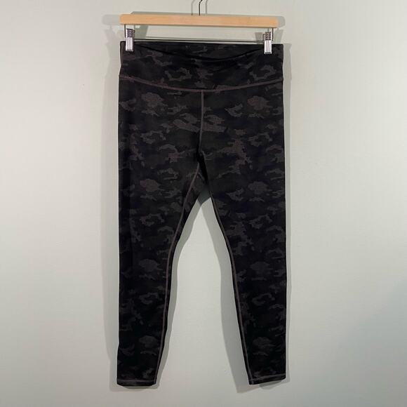 Fabletics Women's Green Camo Mid Rise Cropped Leggings - Picture 1 of 6